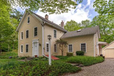 7 Orenaug Avenue, Woodbury, CT 06798