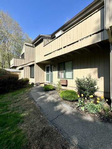 44 Mohawk Trail, Guilford, CT 06437