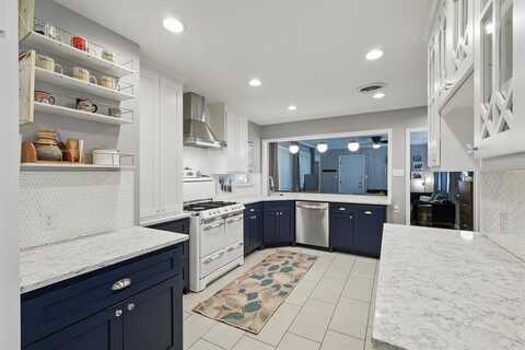 2403 W Colorado Boulevard, Dallas, TX 75211