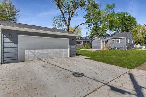 2104 59th Street, Des Moines, IA 50322