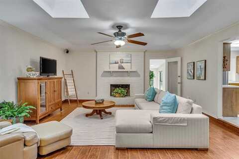 6824 Greenacres Drive, North Richland Hills, TX 76182