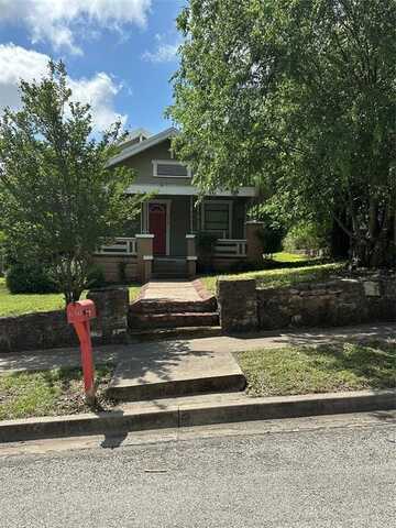 630 W College Street, Stephenville, TX 76401