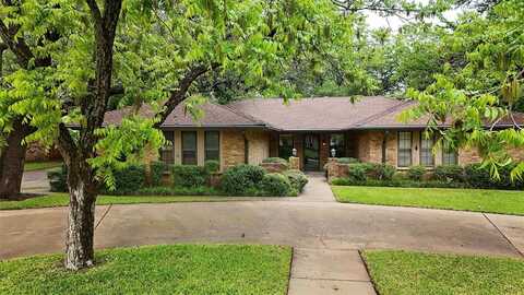 1305 Cliff Drive, Graham, TX 76450