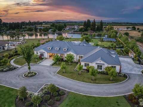 11996 Santa Ana Avenue E, Clovis, CA 93619