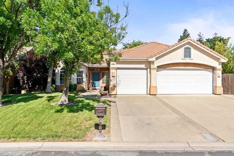 10597 Fieldstone Avenue E, Clovis, CA 93619