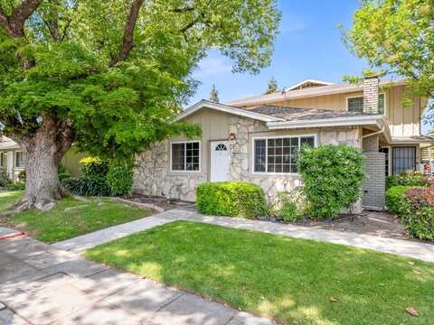 2204 Peach Avenue, Clovis, CA 93612