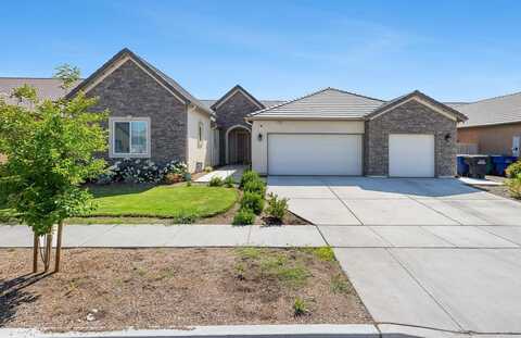 2421 Cabrenet Place N, Hanford, CA 93230