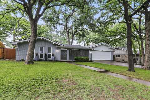 824 Wheelwood Drive, Hurst, TX 76053