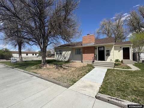 521 N 6th St E, Riverton, WY 82501