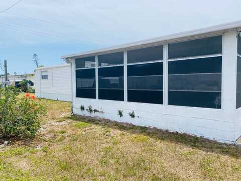 6515 15th St. E., Sarasota, FL 34243