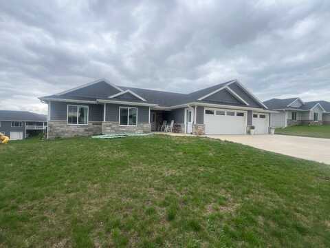 903 Rylee CT, Peosta, IA 52068