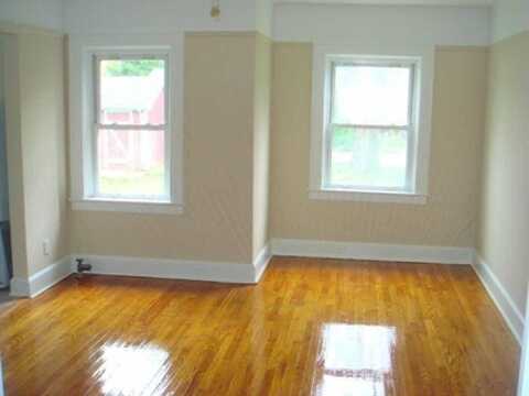 18 Grove St, Glen Head, NY 11545