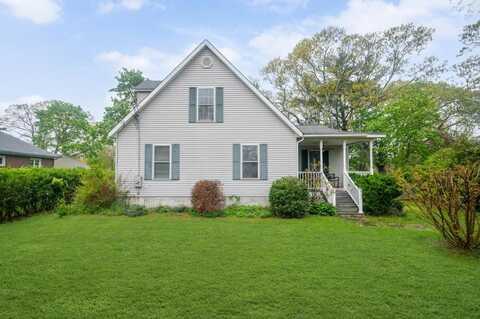 77 Woodhull Avenue, Riverhead, NY 11901