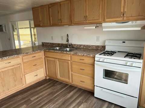 820 South Chinowth Road, Visalia, CA 93277