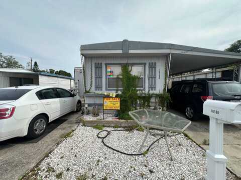 10580 Porpoise Park Dr, Seminole, FL 33772