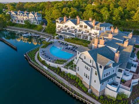 33 Old Boathouse Lane South, Hampton Bays, NY 11946