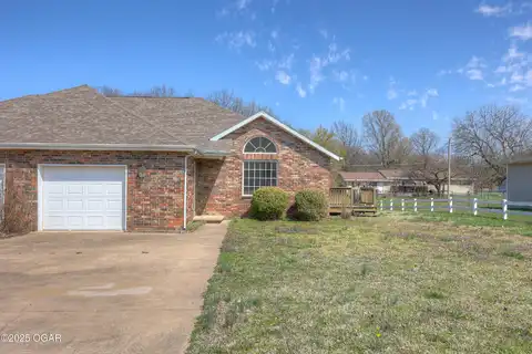 301 W Briarbrook Lane, Carl Junction, MO 64834