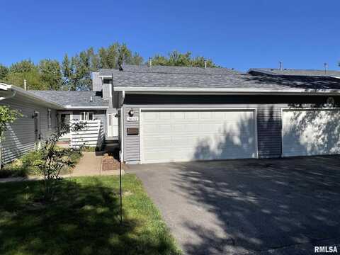 3052 PARKWILD Drive, Bettendorf, IA 52722