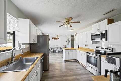 1828 Sundown Dr, Navarre, FL 32566