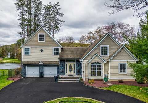 126 Pinewood Drive N, East Stroudsburg, PA 18302