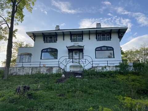 34 Waring Drive, Delaware Water Gap, PA 18327
