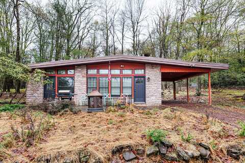 21 Hazard Run Road, Lake Harmony, PA 18624