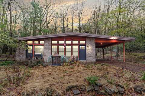 21 Hazard Run Road, Lake Harmony, PA 18624