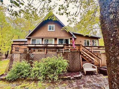 124 Roundhill Road, Dingmans Ferry, PA 18328