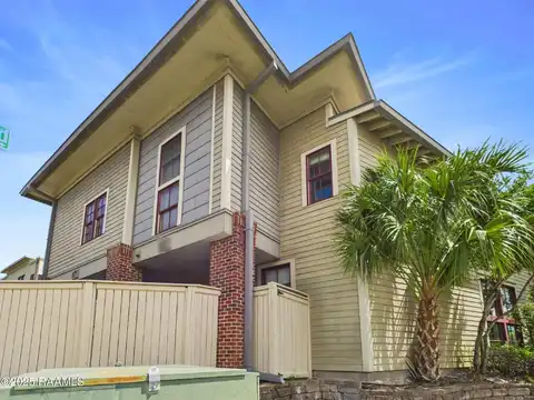 1127 Camellia Boulevard, Lafayette, LA 70508