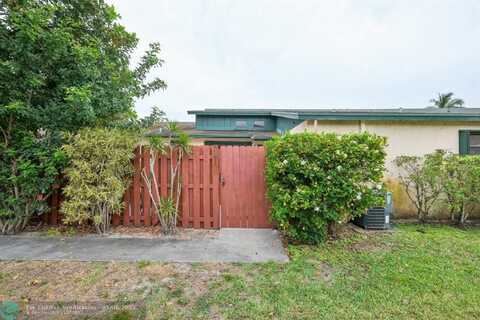 1091 Manor Dr, Palm Springs, FL 33461
