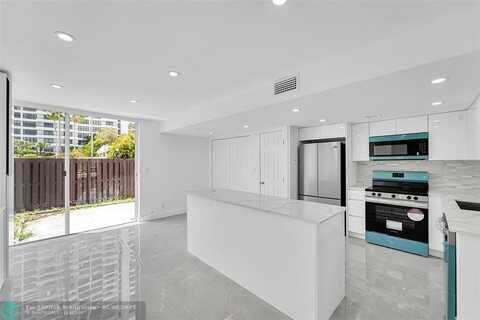 2318 NE 7th St, Hallandale Beach, FL 33009