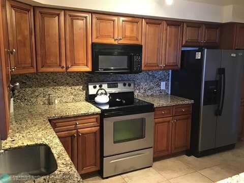 2940 N Course Dr, Pompano Beach, FL 33069