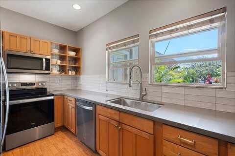 33 Hoku Pl, Paia, HI 96779