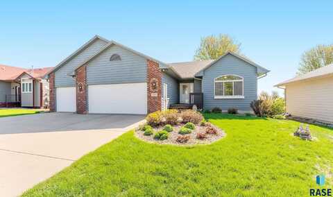 308 N Dewberry Ave, Sioux Falls, SD 57110