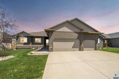 1304 S Thecla Ave, Sioux Falls, SD 57106