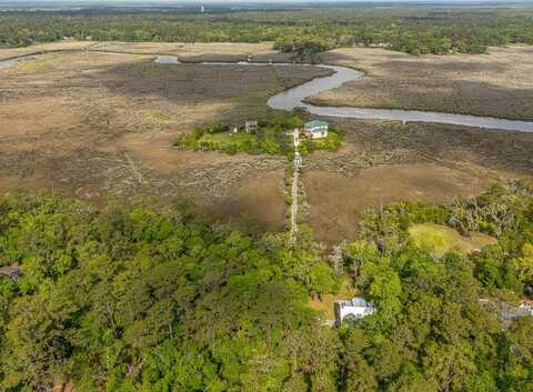 8 W Black Island Road SE, Darien, GA 31305