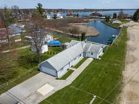 13496 W SHORE Drive, Houghton Lake, MI 48629