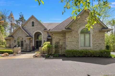 31080 Lucerne Drive, Franklin, MI 48025