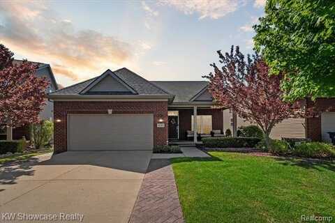 1241 CAMBRIDGE Circle, Waterford, MI 48327