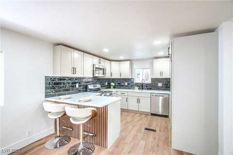 4670 Royal Ridge Avenue, Las Vegas, NV 89103