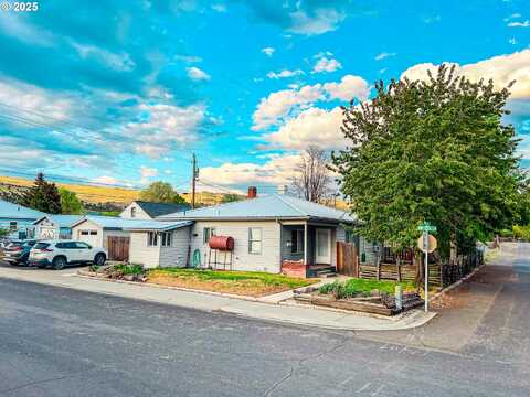 227 NW 2ND AVE, John Day, OR 97845
