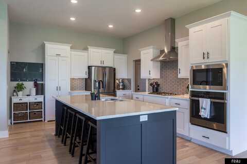 18332 Cheyenne Road, Omaha, NE 68136