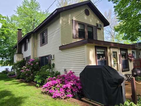 55682 Indian Lake Road, Dowagiac, MI 49047