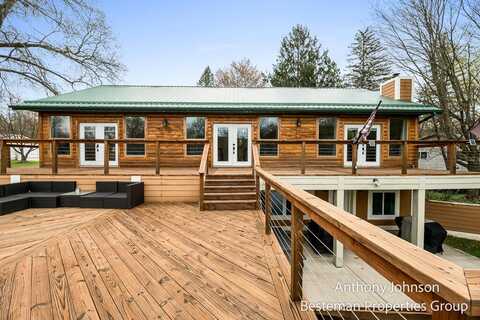 1237 N Birch Drive, White Cloud, MI 49349