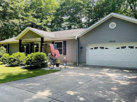 9612 Clubhouse Drive W, Canadian Lakes, MI 49346
