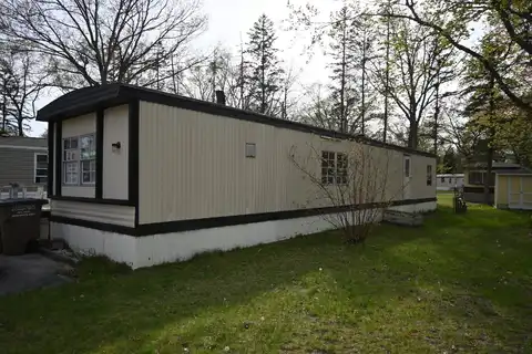 2385 Oak Street, Twin Lake, MI 49457