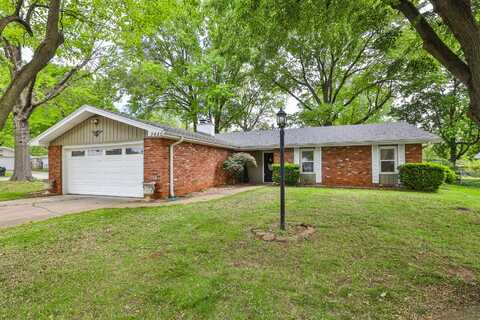 2440 S Weaver Avenue, Springfield, MO 65807
