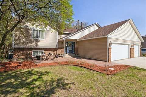 1574 Lakewood Drive N, Maplewood, MN 55119