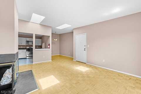 21 Fisher Dr, Franklin, NJ 08823