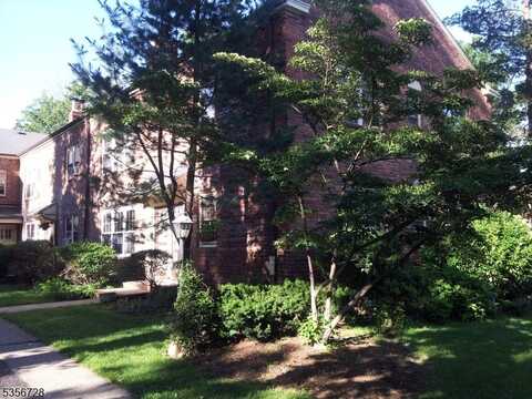 33 Hillside Ave, Montclair, NJ 07042